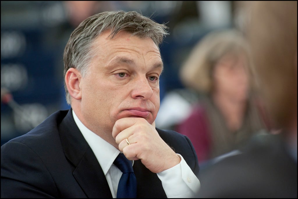 Orban Rusiya ilə Ukrayna arasında aparılan danışıqlardan danışıb