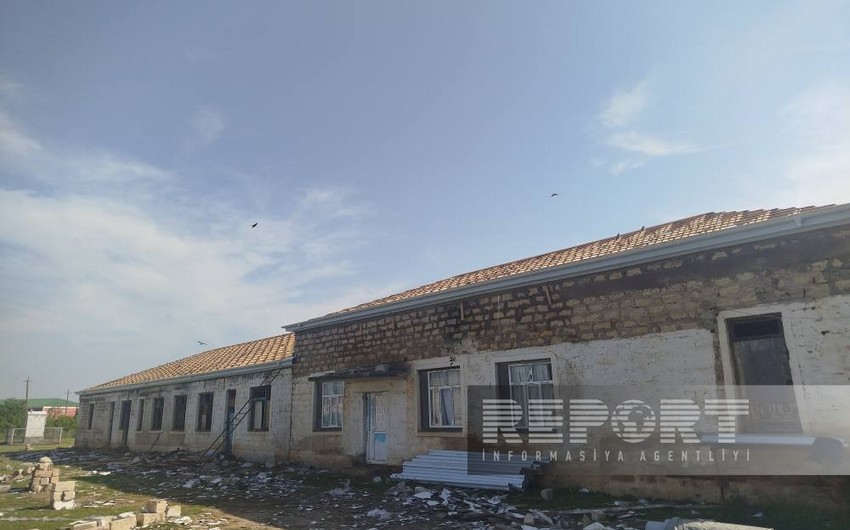 Biləsuvarda yararsız vəziyyətdə olan məktəb təmir olunur - FOTOLAR