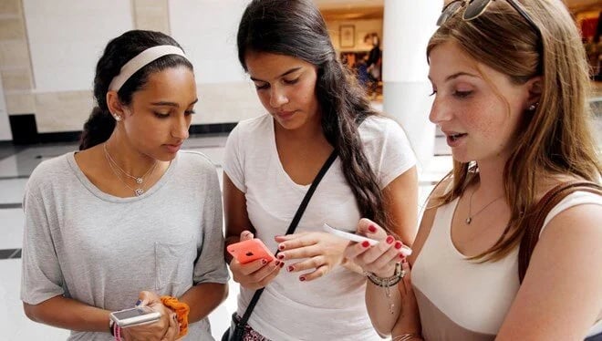Britaniyalı gənclərin yarısı internetsiz həyat arzulayır - ARAŞDIRMA
