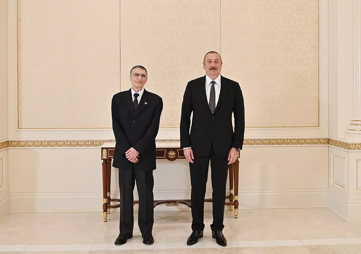 İlham Əliyev Əziz Sancarın təltif olunması mərasimində iştirak etdi
