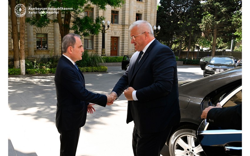 Ceyhun Bayramovun Andrey Sibiqa ilə təkbətək görüşü başlayıb