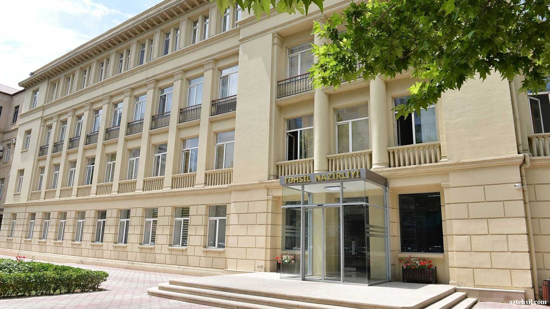 Valideynlər Elm və Təhsil Nazirliyi qarşısında ETİRAZ EDİRLƏR -  YENİLƏNDİ