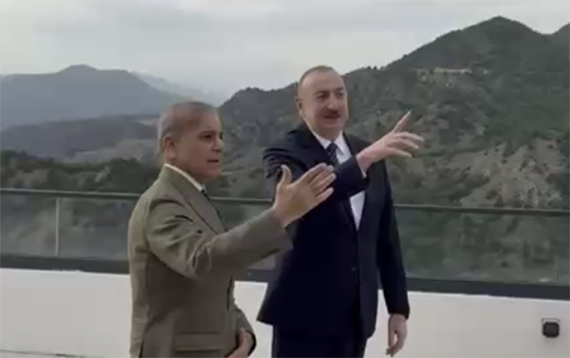 İlham Əliyev təqdim etdi, Şahbaz Şərif heyran qaldı - VİDEO