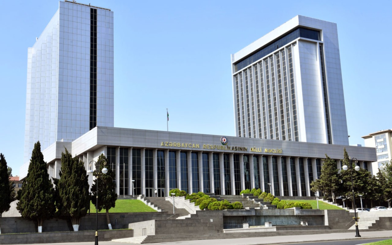 Parlamentin iclası başladı