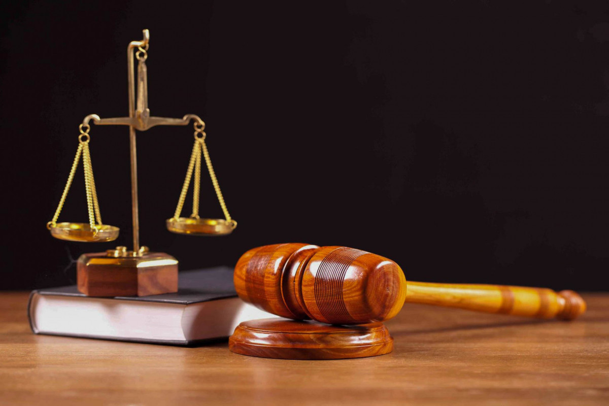 AYB-nin şair İlham Qəhrəmana qarşı mülki iddiası üzrə ekspertiza küçiriləcək