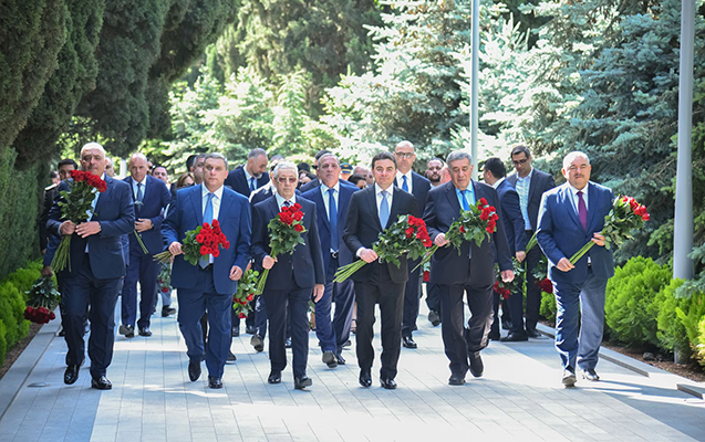 AZAL kollektivi Fəxri xiyabanda - FOTOLAR