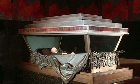 HAZIRLIQ BAŞLADI: Lenin gedir, yerinə Putini qoyacaqlar