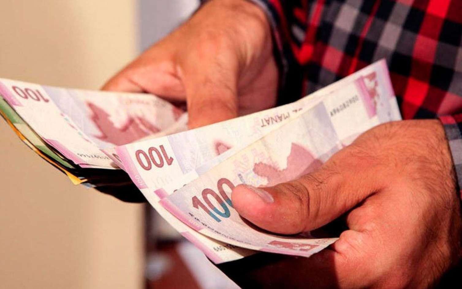 Bu şəxslərə 1 600 manat verildi