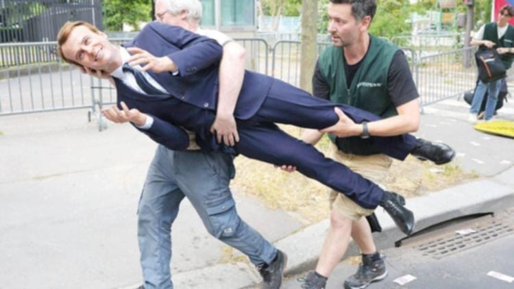 "Makron"u niyə oğurlayıb Rusiya səfirliyinin önünə atdılar?