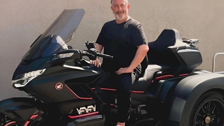 Cem Yılmaz 2.5 milyonluq motosikletini nümayiş etdirdi - FOTOLAR