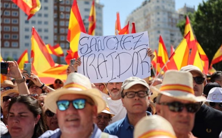 İspaniyada on minlərlə insan hökumətə etiraz edib
