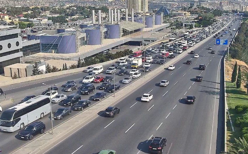 Bakının bir sıra yollarında sıxlıq müşahidə olunur - SİYAHI