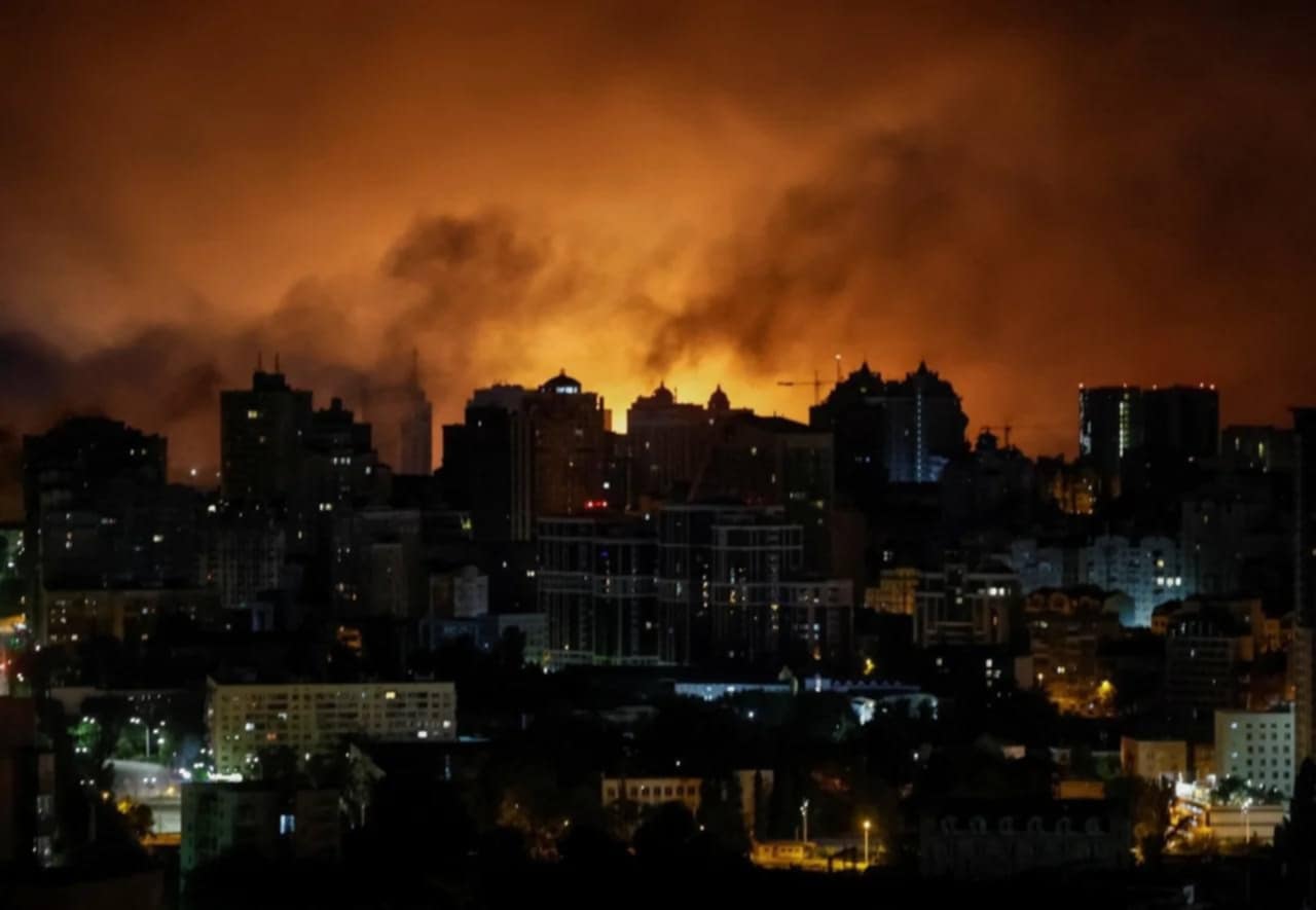 Rusiya Kiyevi bombaladı - FOTO