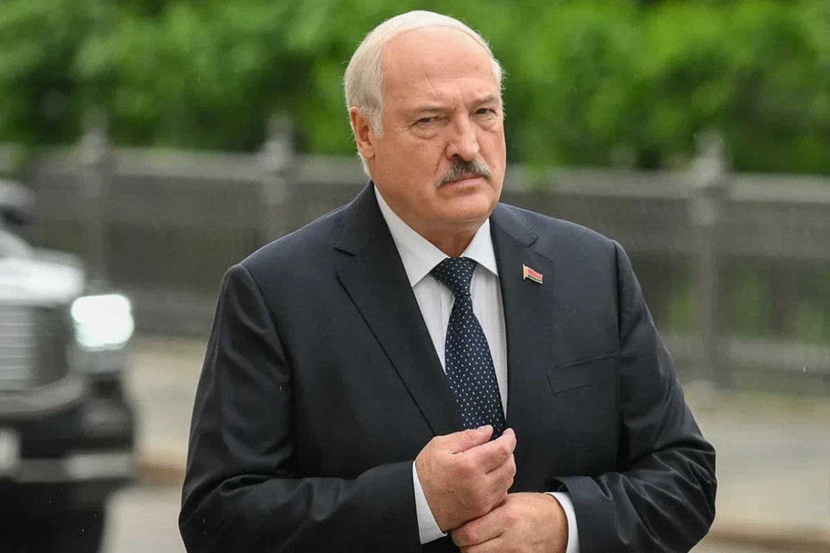 Lukaşenko: Belarus ətrafında gərgin vəziyyət hökm sürür