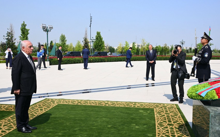 Əli Əsədov Daşkənddə Müstəqillik abidəsini ziyarət etdi - FOTOLAR