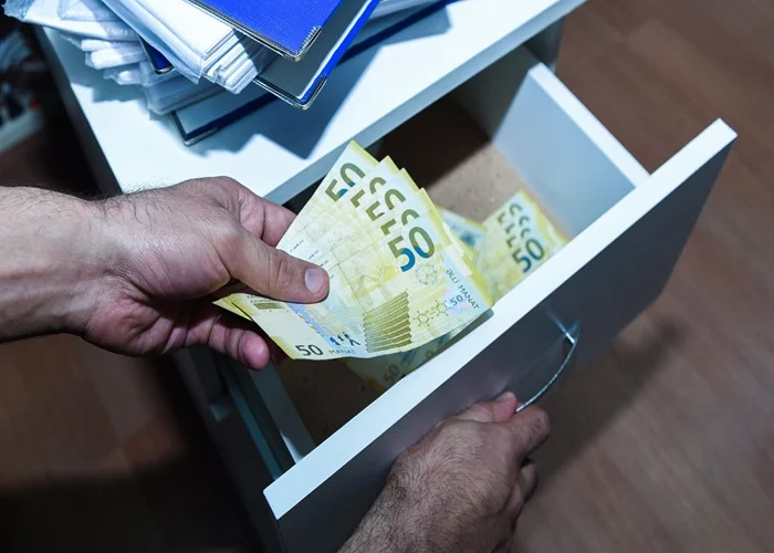 Kimə rüşvət, kimə hədiyyə verilə bilər?
