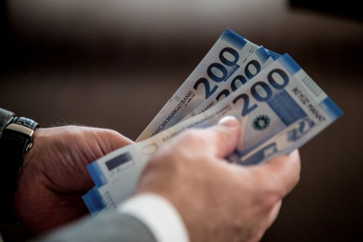 Azərbaycanda orta aylıq əməkhaqqı 1 100 manatı ötüb