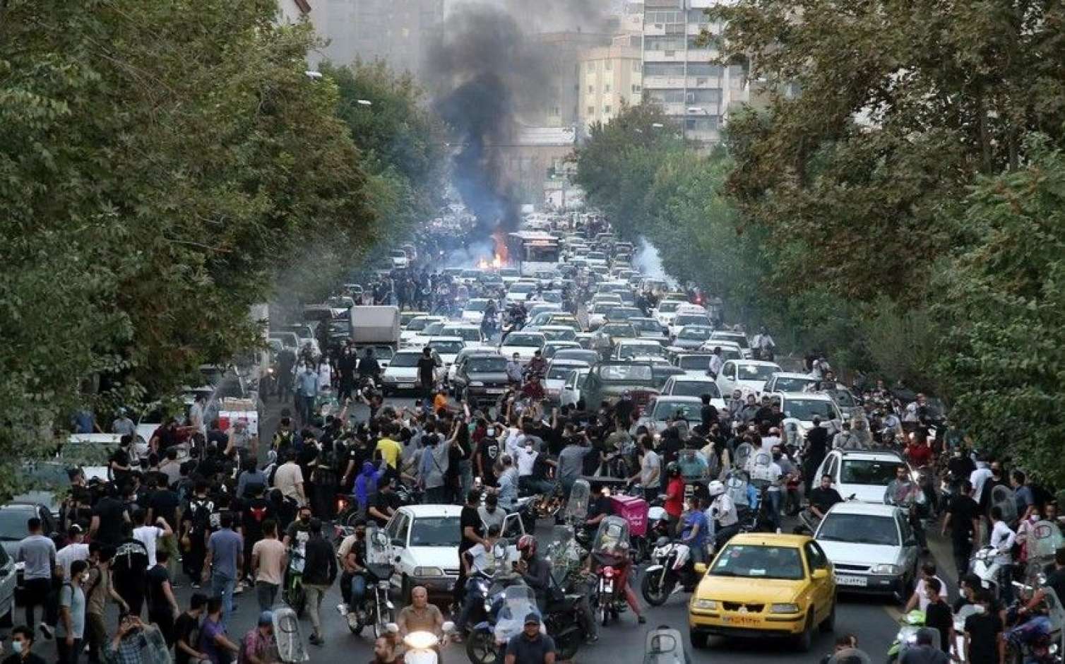 Tehran əhalisi qaçır: Böyük qaçqın axını başladı