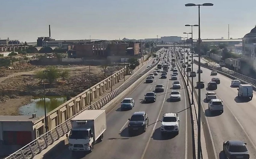 Bakının bir sıra yollarında tıxac yaranıb – SİYAHI