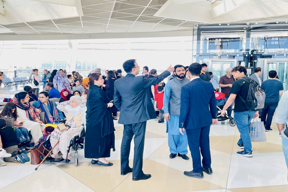 Pakistan səfirliyinin əməkdaşları Azərbaycana təxliyə edildi - FOTO