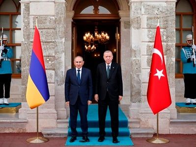 Paşinyan Ərdoğanla görüşdən əvvəl DUA EDİB