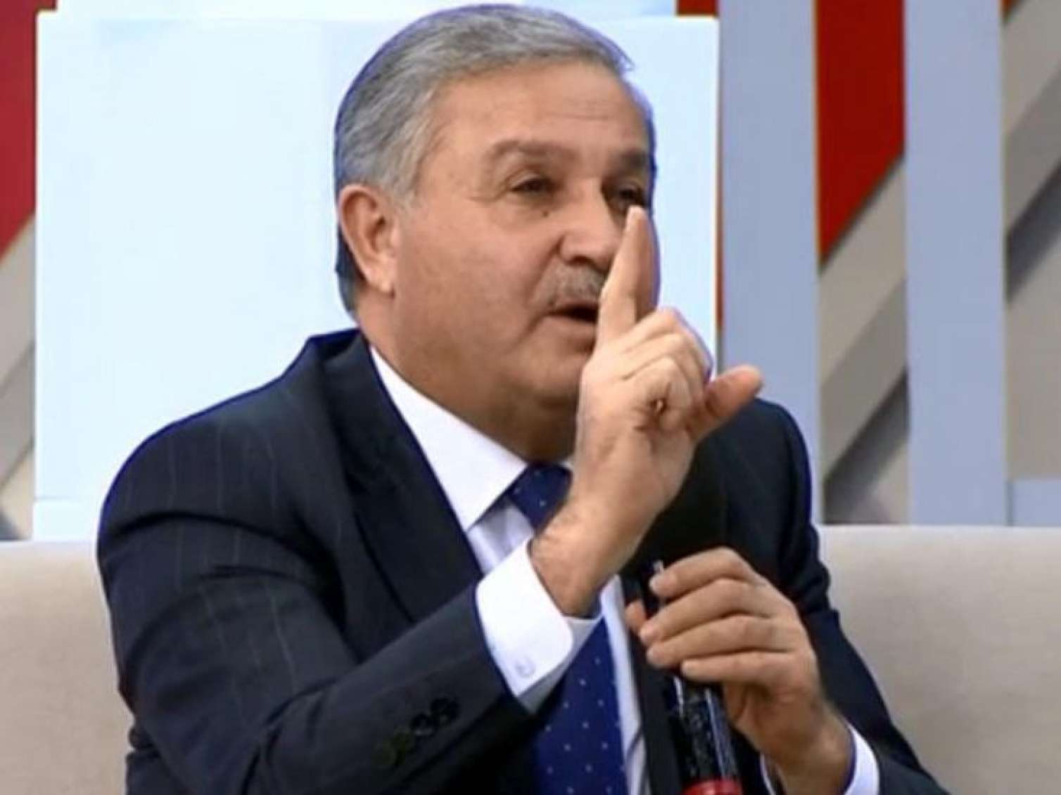 Əməkdar artist: "Yalvarıram, imkan verin, yaşayım"