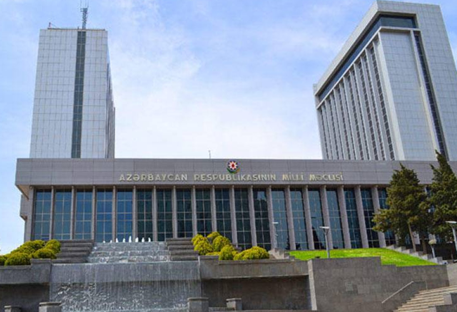 Parlamentin iclası başladı: Gündəlikdə 12 məsələ var
