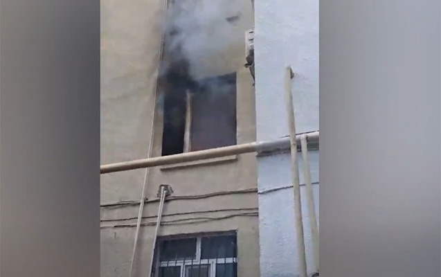 Bakıxanovda binada yanğın: Sakinlər təxliyə edildi