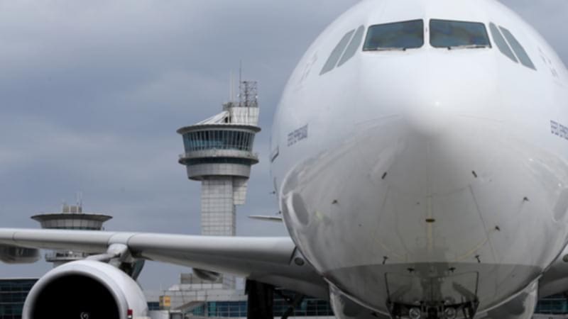 Aeroportda gərginlik: Qadından hicabını çıxarmaq tələb olundu