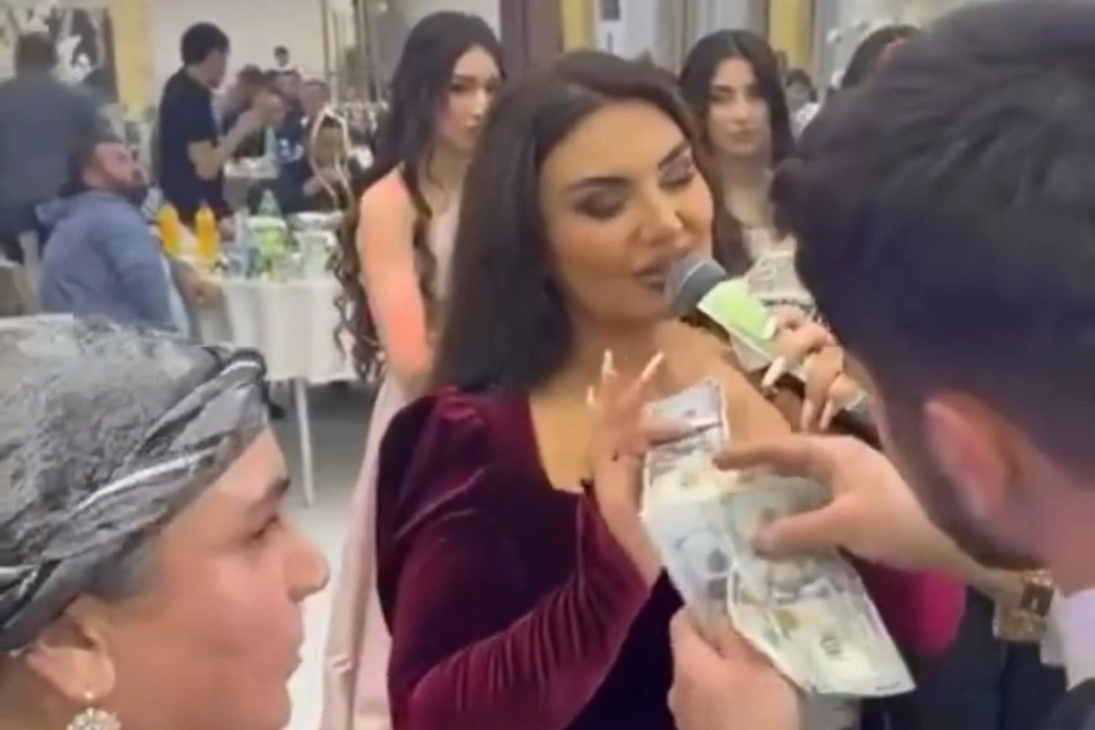 Şəbnəm Tovuzlunu "dollar yağışı"na tutan ailə narkotacir imiş - VİDEO