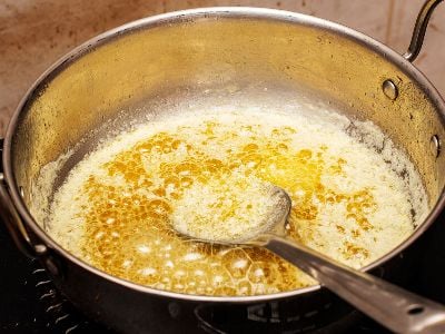 Ərinə həm xəyanət etdi: Həm də üstünə...