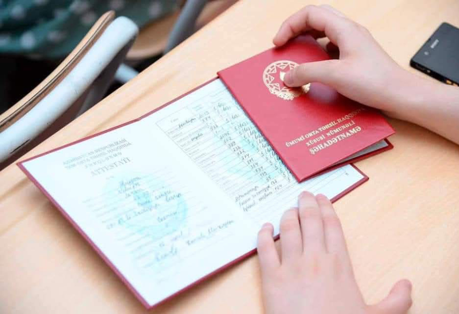 Məktəbi fərqlənmə ilə bitirənlərin sayı açıqlandı