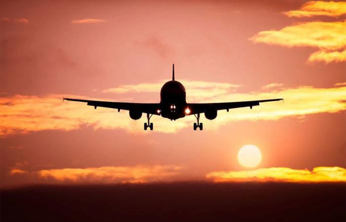İran beynəlxalq aviareyslər üçün hava məkanını qismən açdı