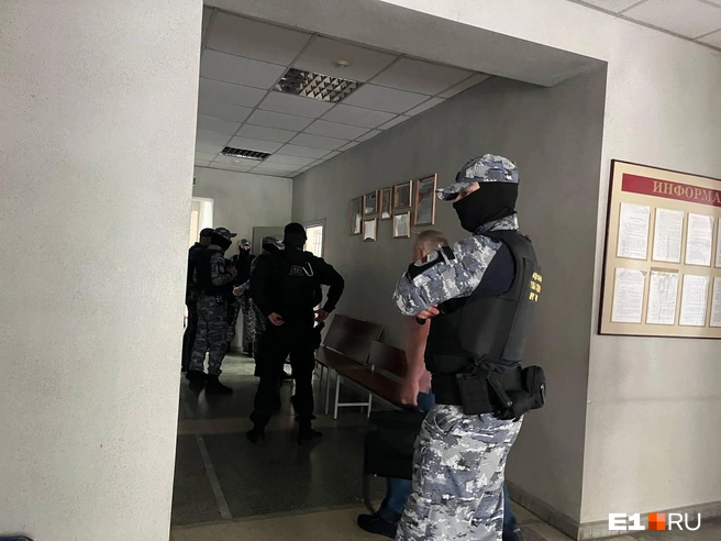 Məhkəmədə görünməmiş təhlükəsizlik tədbirləri: Baş konsul da ordadı-FOTO