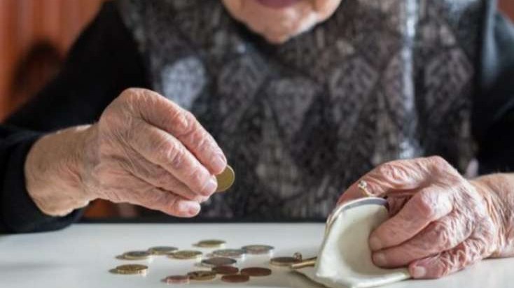 Qadınların pensiya yaşı bu tarixdən artacaq - RƏSMİ
