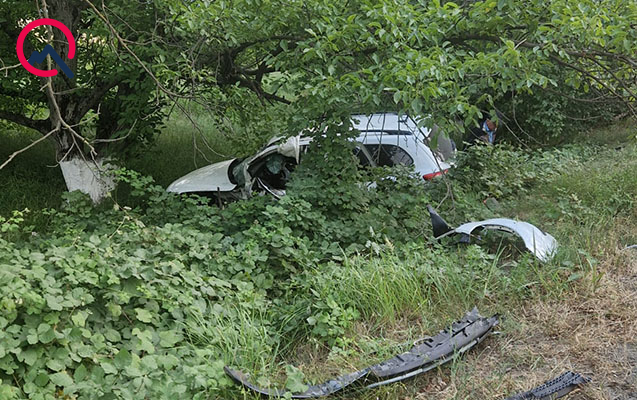 Aşan avtomobil 50 metr sürüşərək dayandı: Sürücü öldü