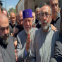 Eçmiədzində kütlə hücuma keçdi: Arxiyepiskopu qaytardı