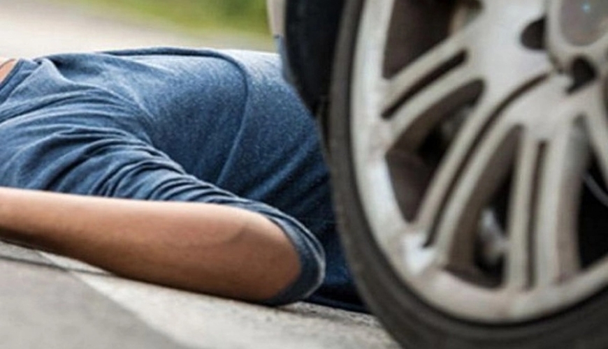 20 yaşlı sürücü "Mercedes"lə piyadanı öldürdü:-Görüntü var