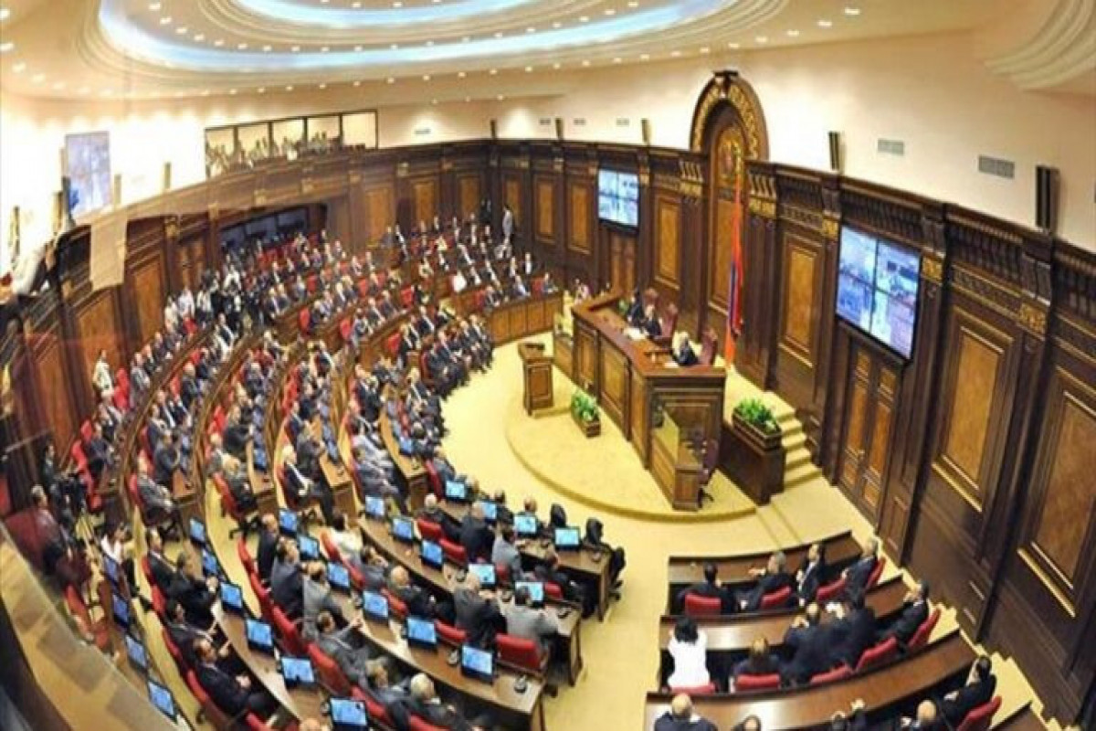 İrəvanda bitməyən “deputat ovu”: Paşinyan onları yolundan kənarlaşdırır