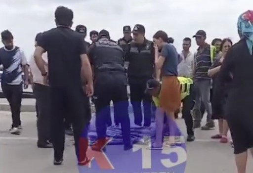 Səkiyə çıxan maşın ana və qızını vurdu: Biri öldü - VİDEO
