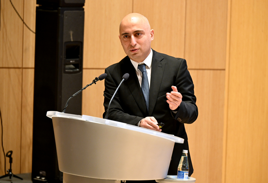 Məktəblərdə rus bölmələri bağlanır? - Nazir açıqladı