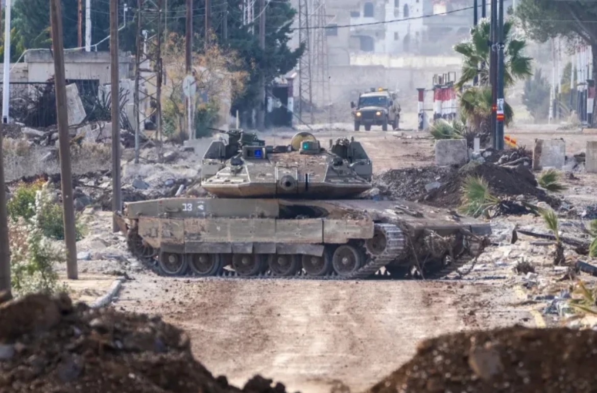 İsrail Suriyadakı tankları vurub