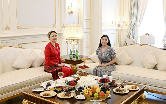 Qurbanqulu Berdiməhəmmədovun qızı Heydər Əliyev Mərkəzində olub