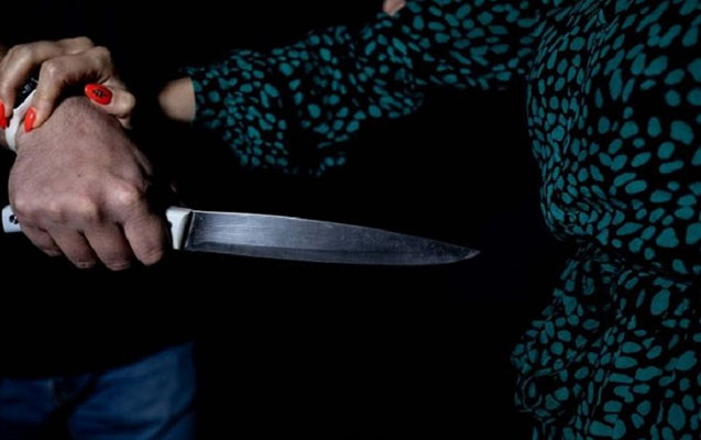 Bıçaqlanan qadın Bakıya gətirilərkən yolda öldü