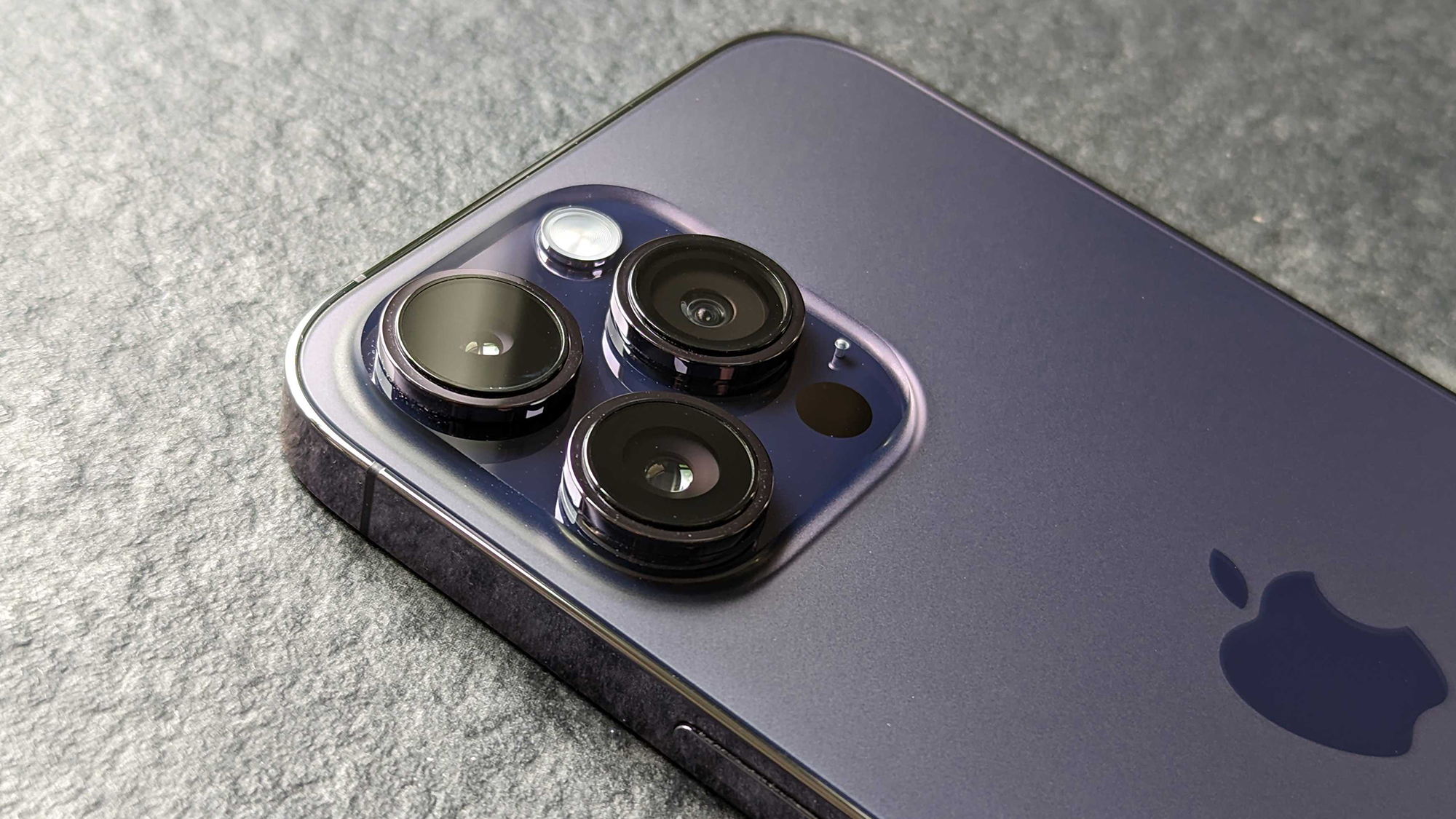 Məşhur mağaza “xarab “iPhone”u geri aldı