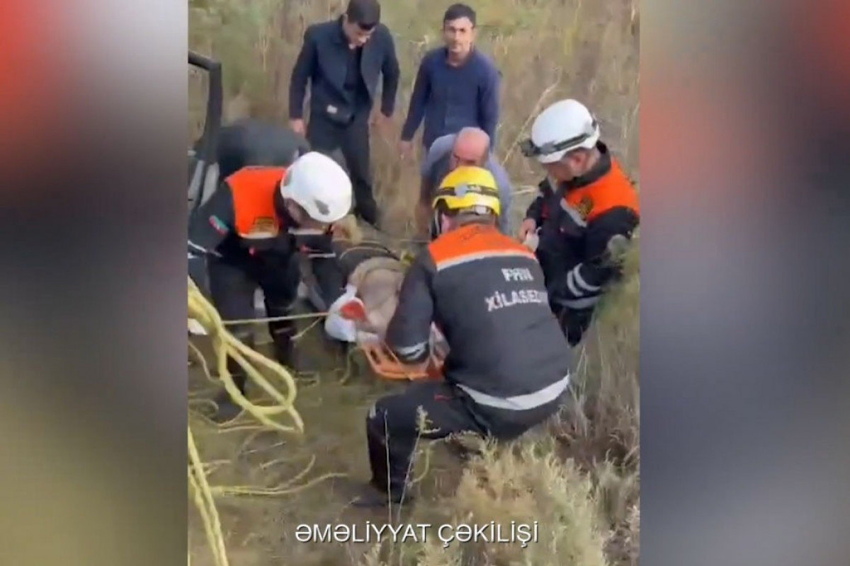 Suraxanıda maşın aşıb: Sürücü xəsarət alıb - VİDEO