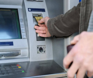 Pensiya və maaşları istənilən bankdan almaq mümkün olacaq