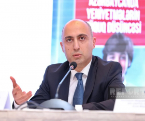 Emin Əmrullayev: "Uşaqların sosial mediadan istifadəsinin tənzimlənməsi vacibdir"
