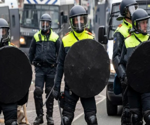 Niderlandda polis iğtişaşların 7 iştirakçısını saxlayıb