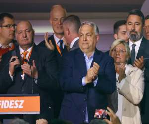 Hakimiyyəti itirsə də, yenidən partiya lideri seçildi